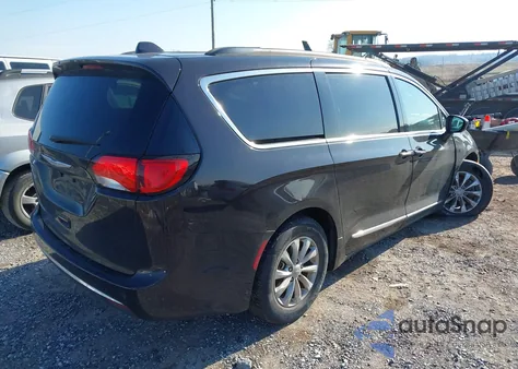 2017 Chrysler Pacifica Touring-L z USA, uszkodzony, nr VIN 2C4RC1BG4HR785865